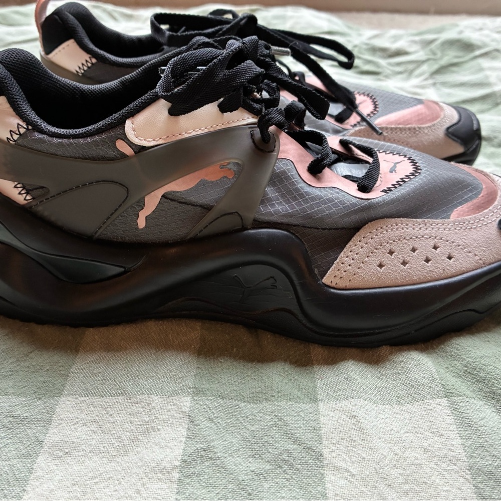 Puma Women’s Rise Sneakers in “Black Rosewater” EUC 6.5 Athletic Sport Pink Y2K - Picture 2 of 9